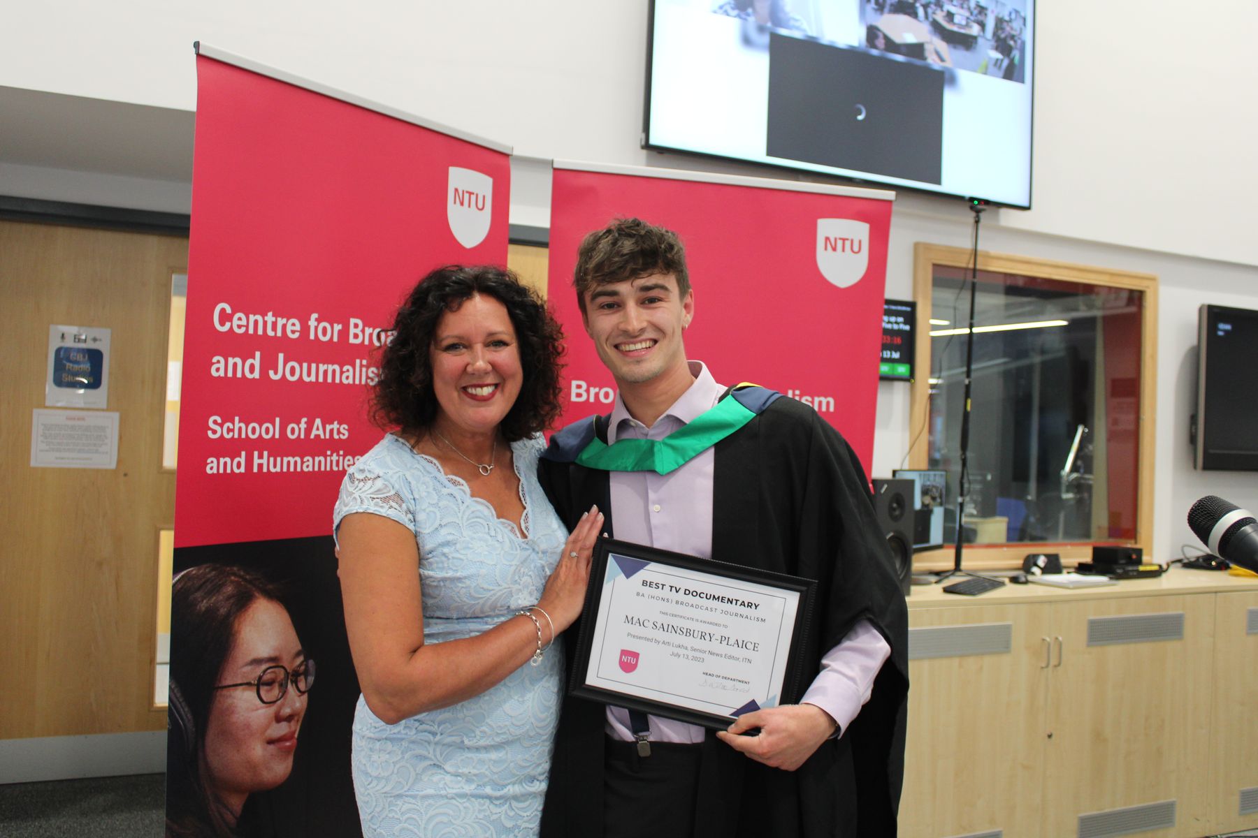 Course leader Gail Mellors, on behalf of Arti Lukha, the senior news editor of ITV News, presenting to Mac Sainsbury-Plaice