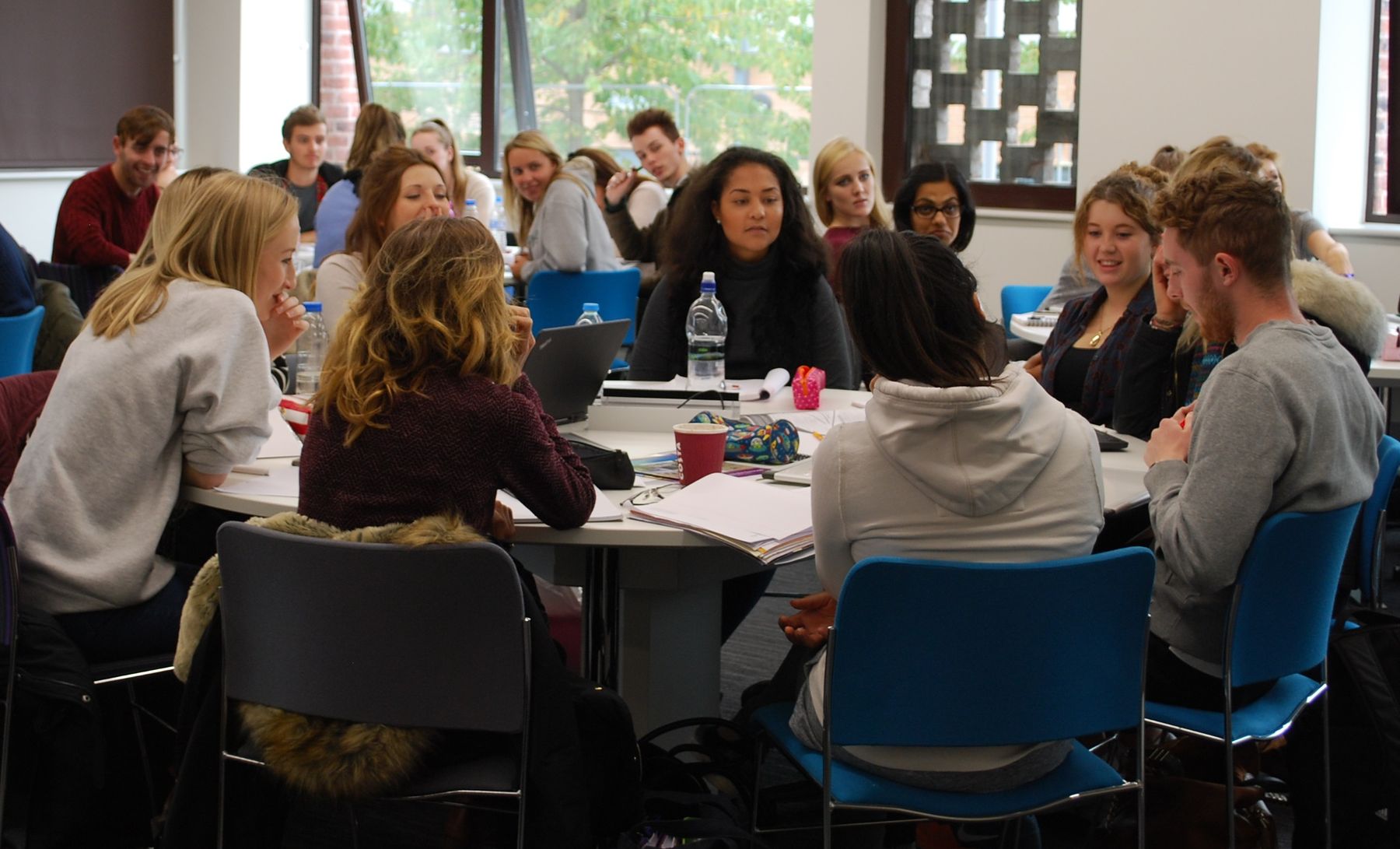 A SCALE-UP group highlighting the round tables