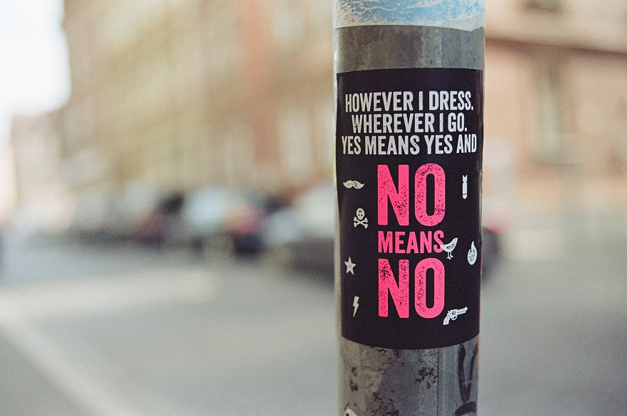 No means no sign on a lamp post