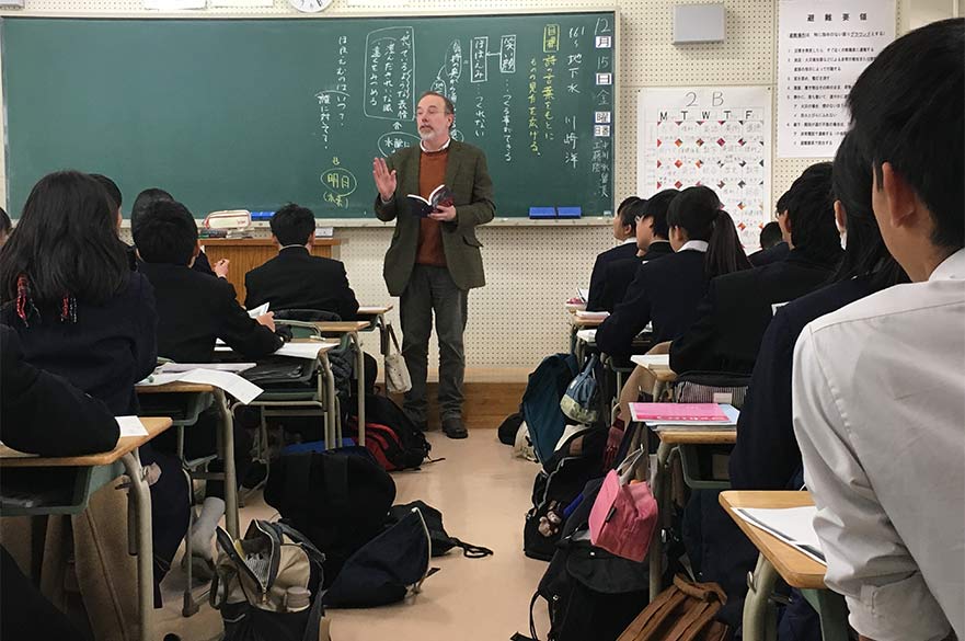 David Belbin teaching at Hiroshima Uni High School