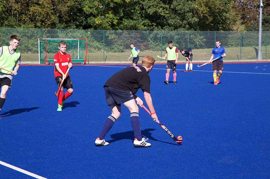students-playing-hockey-at-Welcome-Week