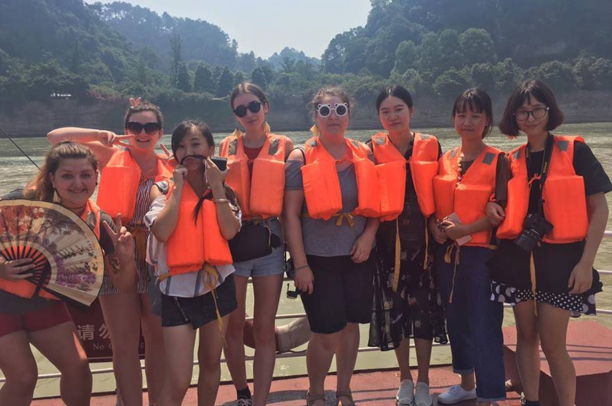 Patrycja with fellow students from Sichuan University