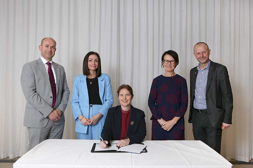 Representatives from EMCCA, NTU, UoD and UoN and Mayor Clare signing the MOU