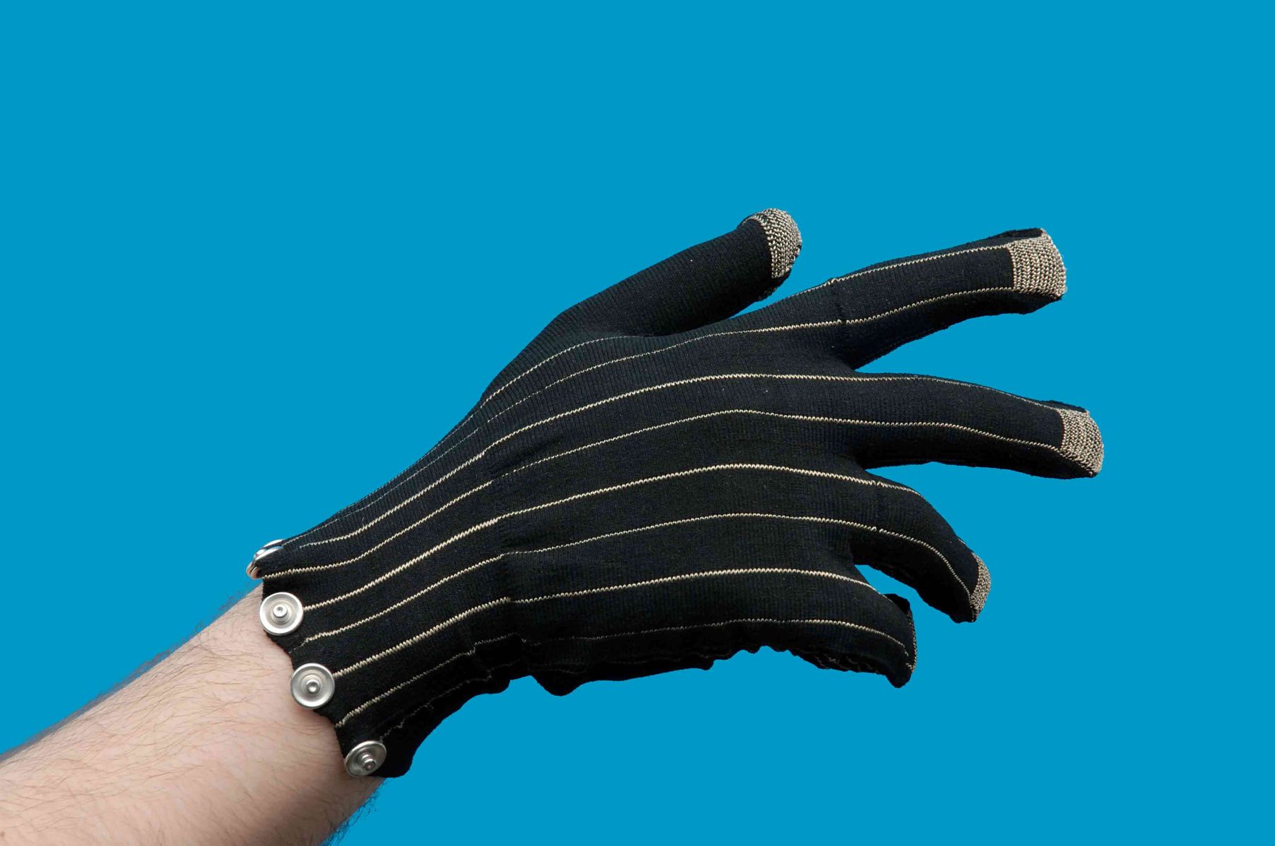 Knitted virtual reality glove