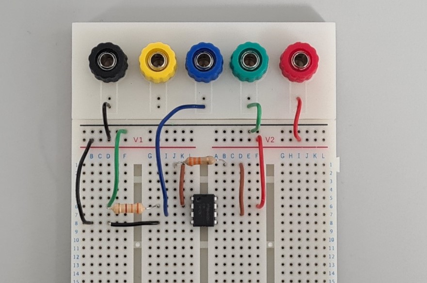 Circuit - operational amplifier