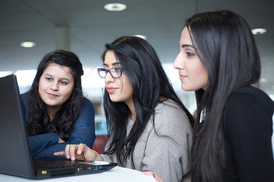 Students using pc