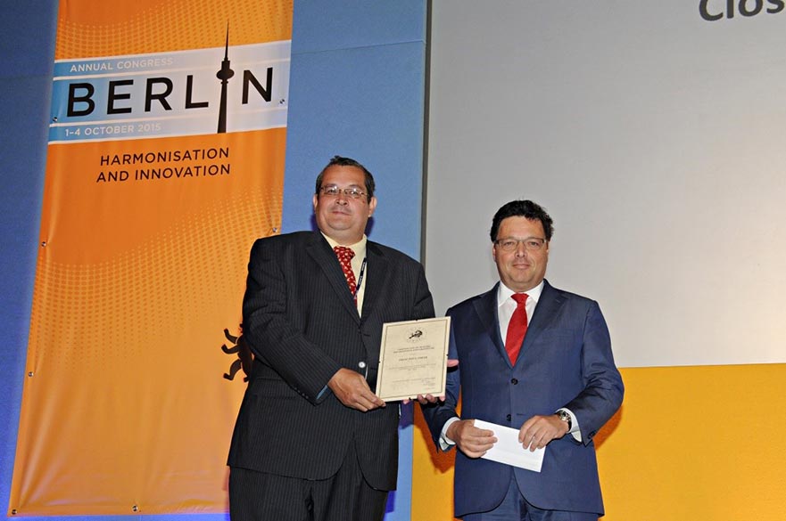Paul Omar receives award
