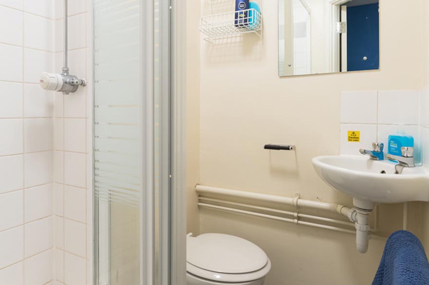 Norton Court En-suite image