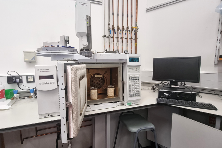 Gas Chromatograph equipmentaph