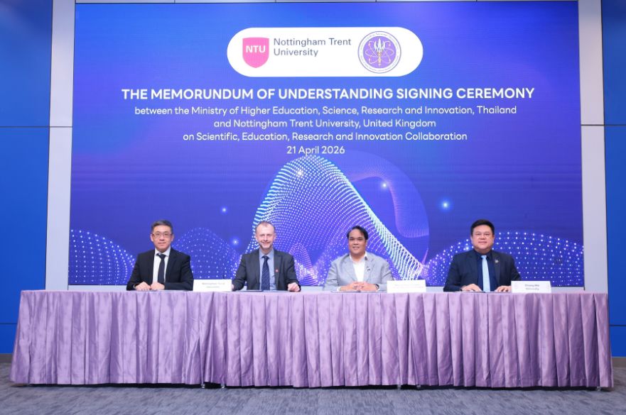 Professor Xiao Ma, Professor Dave Petley, Dr. Punpermsak Aruni and Assistant Professor Dr. Tanyanuparb Anantana sat at a table signing the MOU