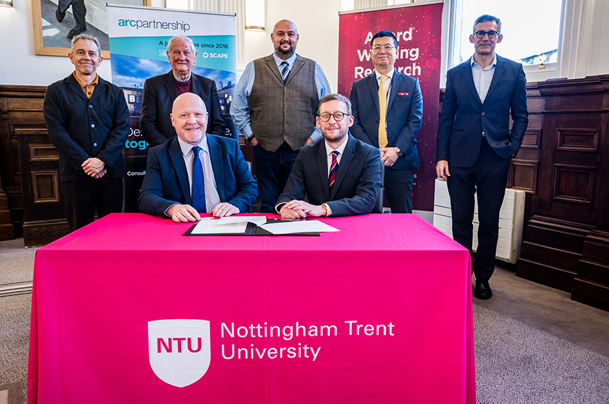 Employees of NTU and Arc Partnership signing strategic partnership agreement