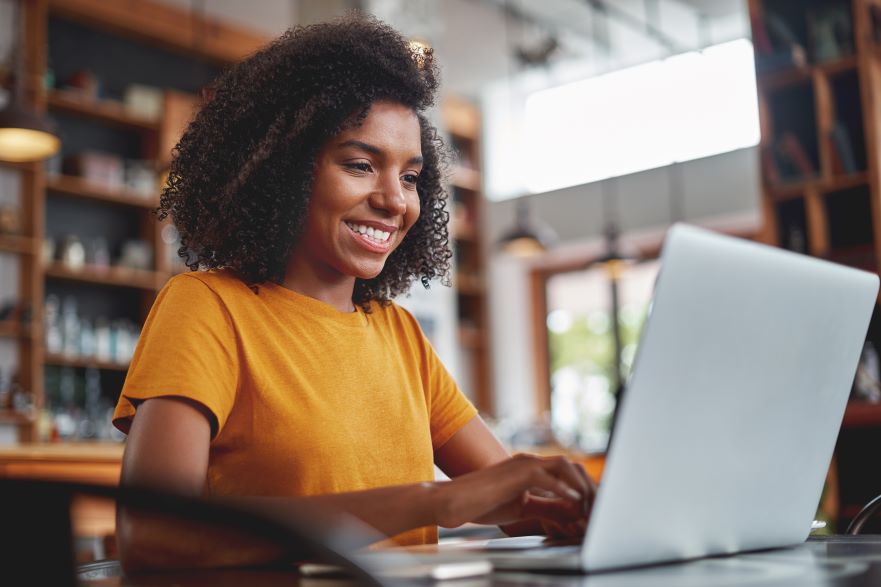 Lady on laptop