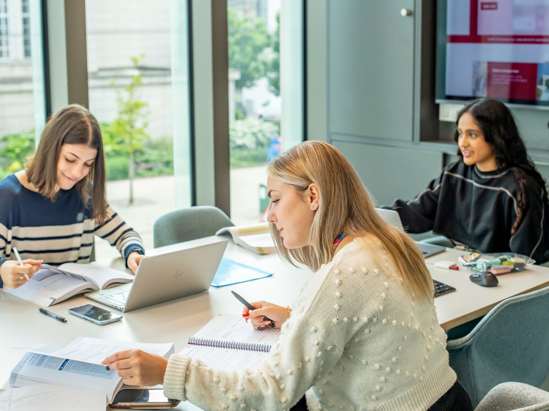 3 girls studying 