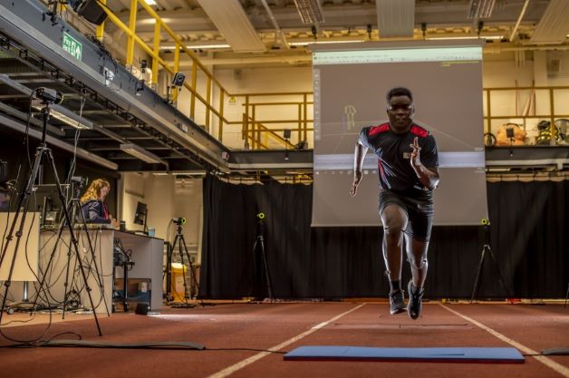 Student using biomechanics lab