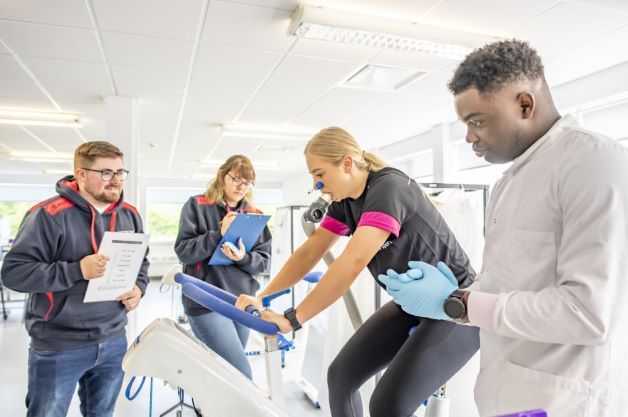 Sport Science students in the physiology lab