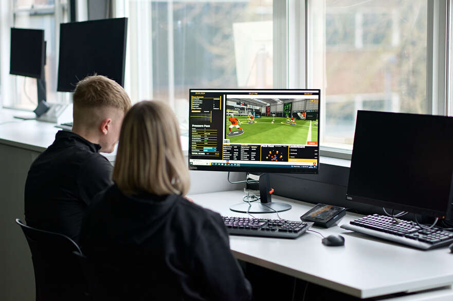 Student using VR for coaching feedback in a lab