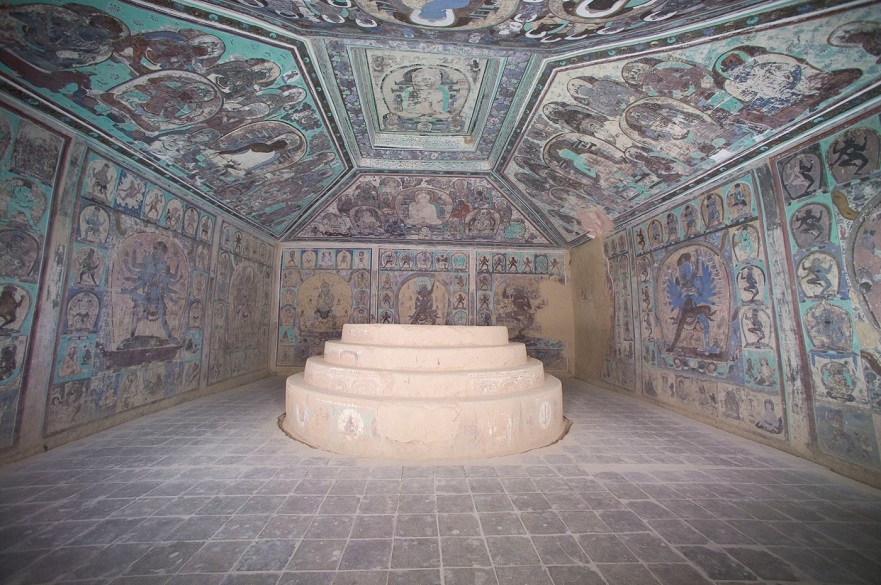 Cave 465 interior