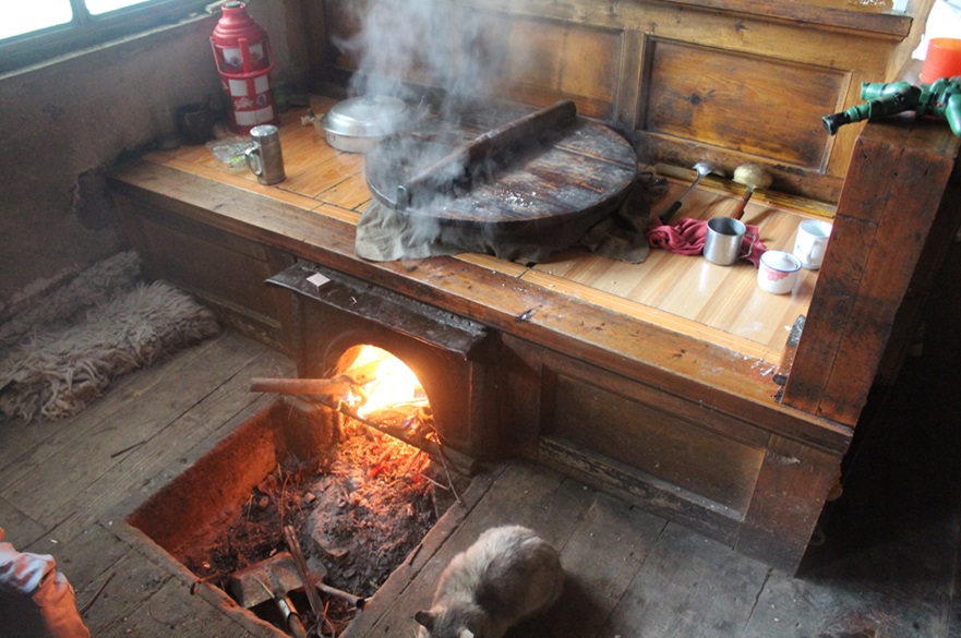 A kang bedstove