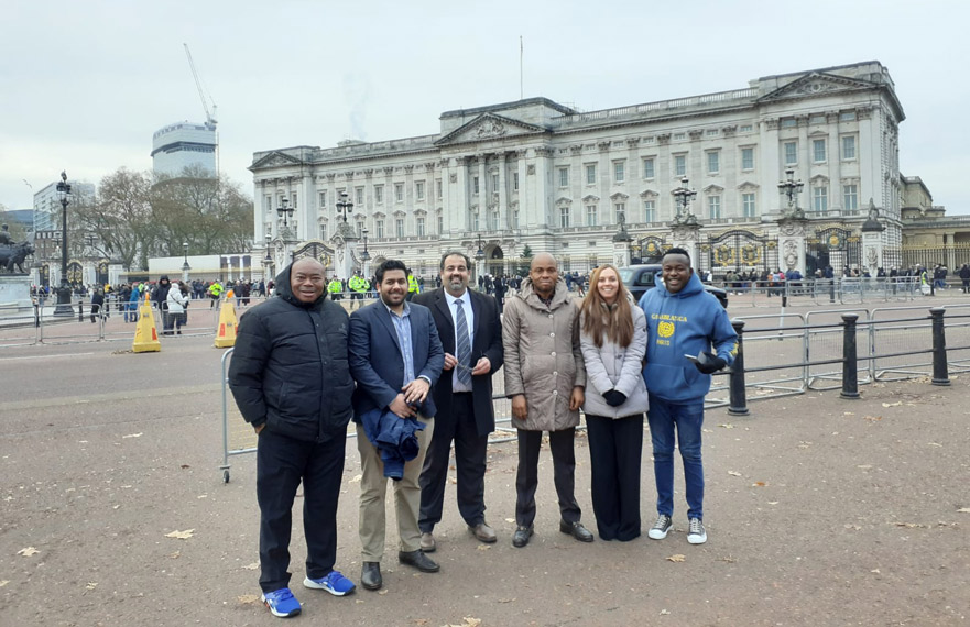 The delegation of Nigeria posing for a picture at Buckingham Palace in London.