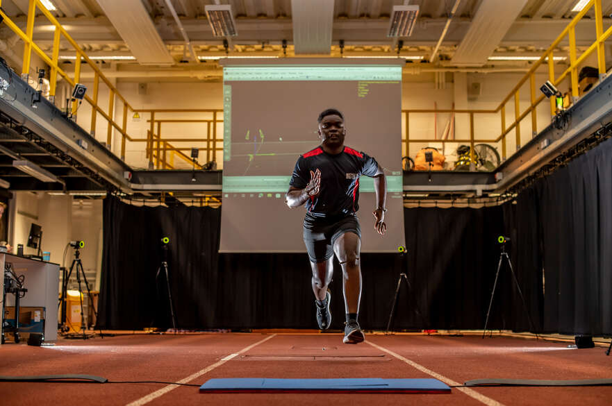 Student using biomechanics lab